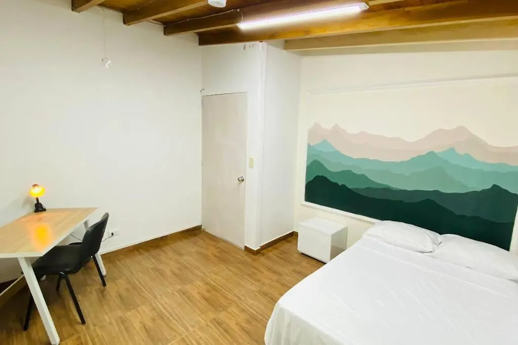 Casa Encanto Laureles! Casa Premium Medellin Con Parking- Estadio, Metro 0*,  Colombia